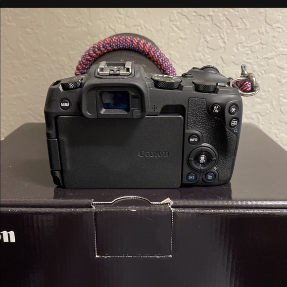 Canon EOS RP Full Frame Camera with lens - Picture 4 of 9